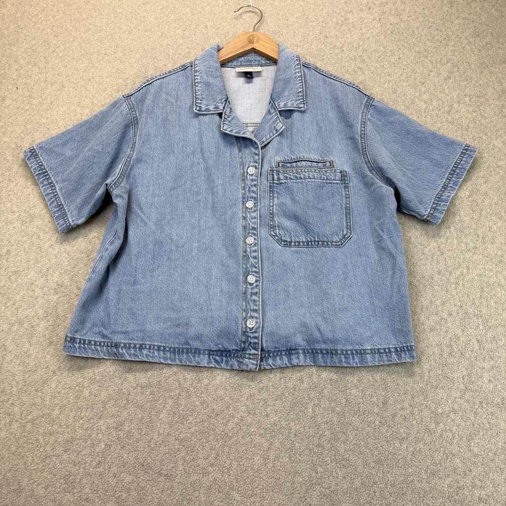 Universal Thread Denim Shirt Womens M Light Wash Short Sleeve Button Up Crop